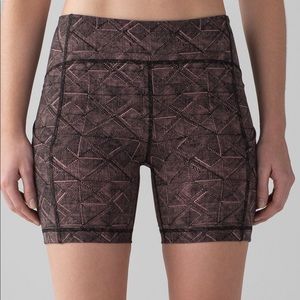 Size 6 Lululemon Sole Training Short (6")
